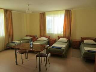 Гостиница Борей Ханты-Мансийск Классический четырехместный номер-1